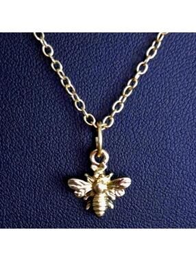 Charming Charlie Dainty Gold Tone Honey Bee Pendant Necklace NWT